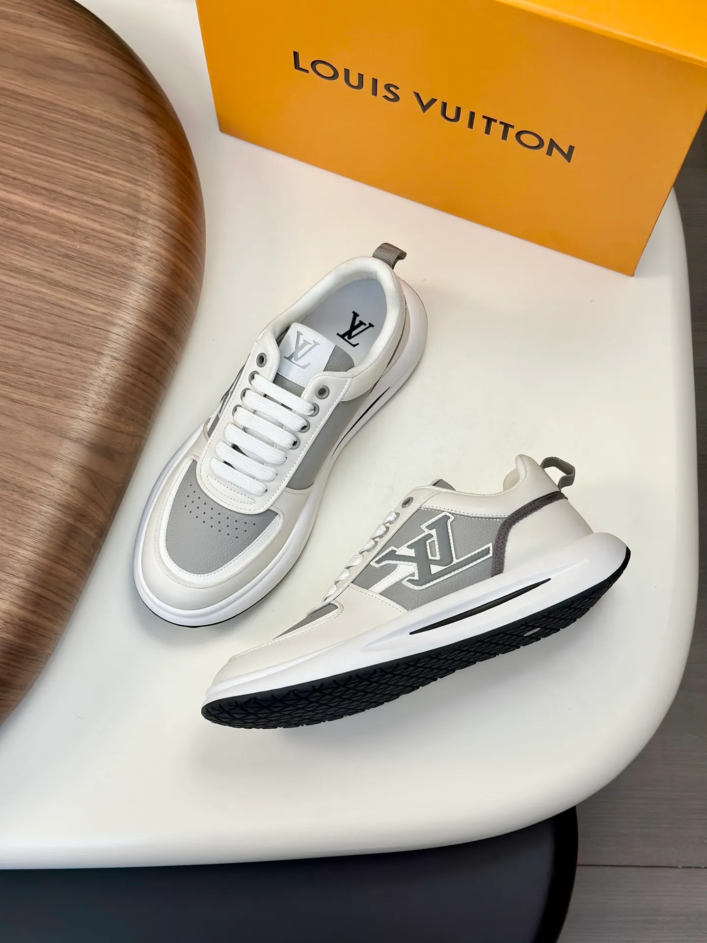 Men's shoes💰780 Lv 🔍Top purchasing agent🇮🇹 Louis Vuitton, the sports sneaker counter is synchronized, the uppers are imported from Italy, high-quality splicing colorful and complex crafts, the imported mesh padding is soft and comfortable, soles: original soles specially provided by the original factory, T men's men's shoes 💰U exclusive movable molded soles are super comfortable, original factory and single goods, 🔍🔍high quality, you can enter and leave the counter at will, welcome to compare, code number 38-44 (customized 45)